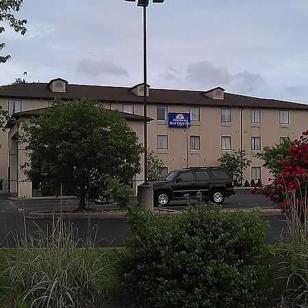 Americas Best Value Inn Louisville Exterior photo