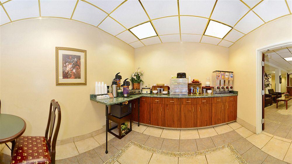 Americas Best Value Inn Louisville Exterior photo