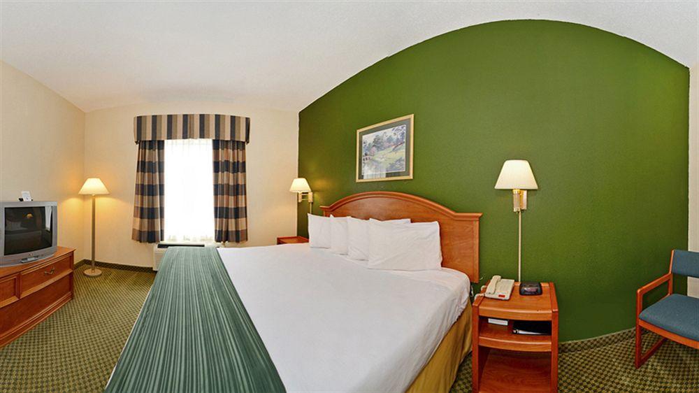 Americas Best Value Inn Louisville Exterior photo