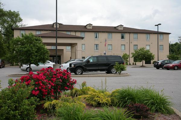 Americas Best Value Inn Louisville Exterior photo