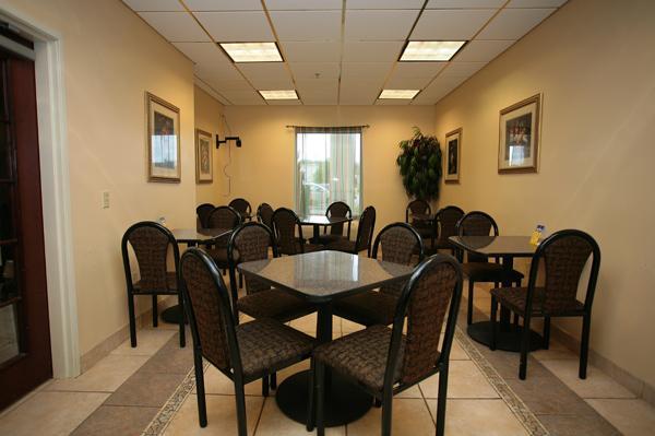 Americas Best Value Inn Louisville Exterior photo