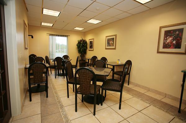 Americas Best Value Inn Louisville Exterior photo